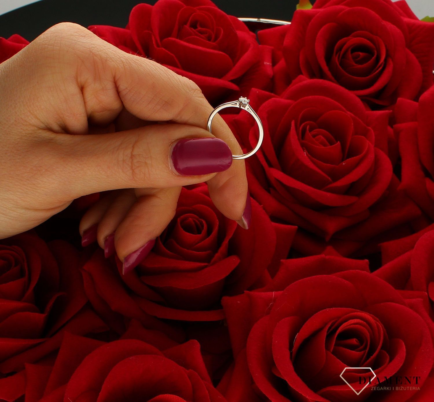 Pierścionek złoty DIAMENT 585, Białe złoto, diament Jedyny, diamenty wykonany ze złota próby 585. Pierścionki zaręczynowe z białego złota. Pfdścionek z diamentem wielkości 0,10 ct, barwie H oraz czystości SI. Waga 1,02 gram.jpg